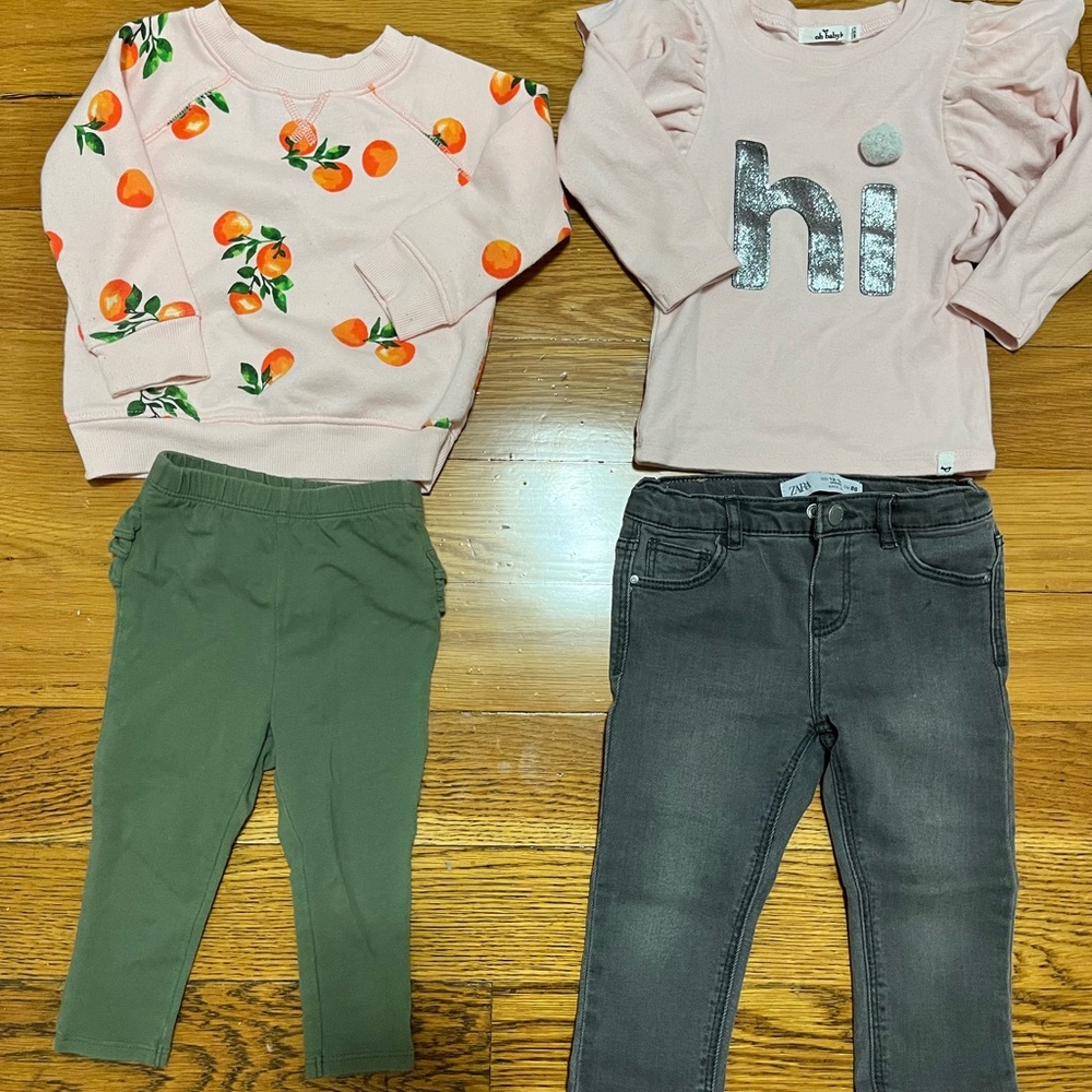 A bundle set!!! Two 12-18 months baby girl outfits for one price!